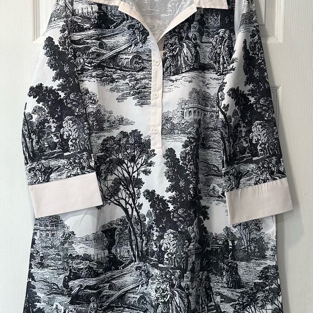 Chic Monochrome Women's Robe - Picture 2 of 11